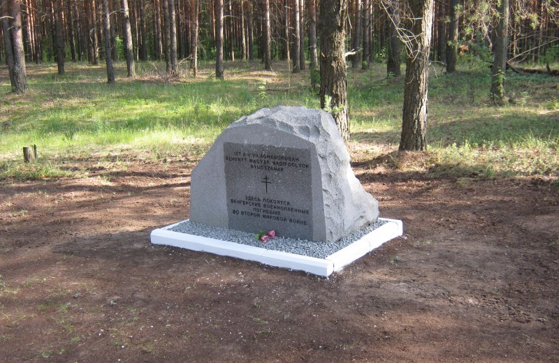 Памятный знак в Каринторфе