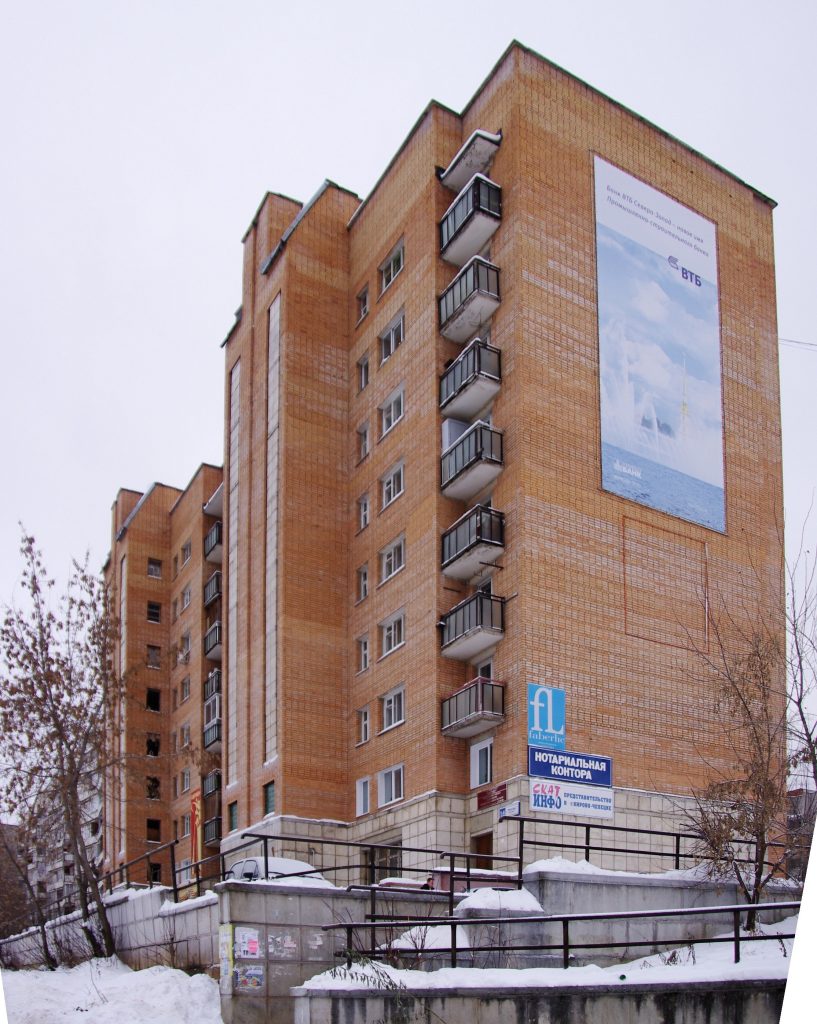 Кирпичная высотка зимнего Чепецка
