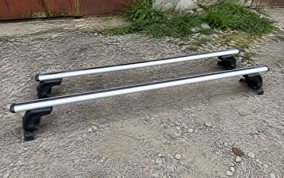 Поперечины на крышу автомобиля